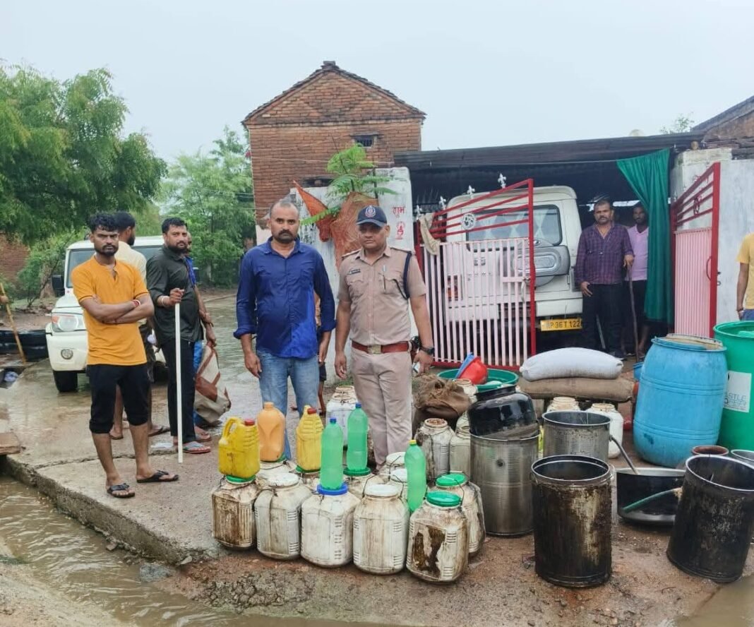 Tikamgarh News : अवैध शराब पर बड़ी कार्रवाई: 250 लीटर हाथ भट्टी मदिरा और 1215 किलो महुआ लाहन जब्त, दो आरोपी जेल भेजे