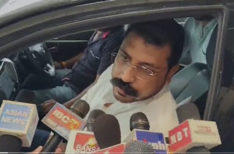Gwalior News : ग्वालियर एयरपोर्ट पर चंद्रशेखर रावण का भव्य स्वागत, मूर्ति विवाद को लेकर दी चेतावनी