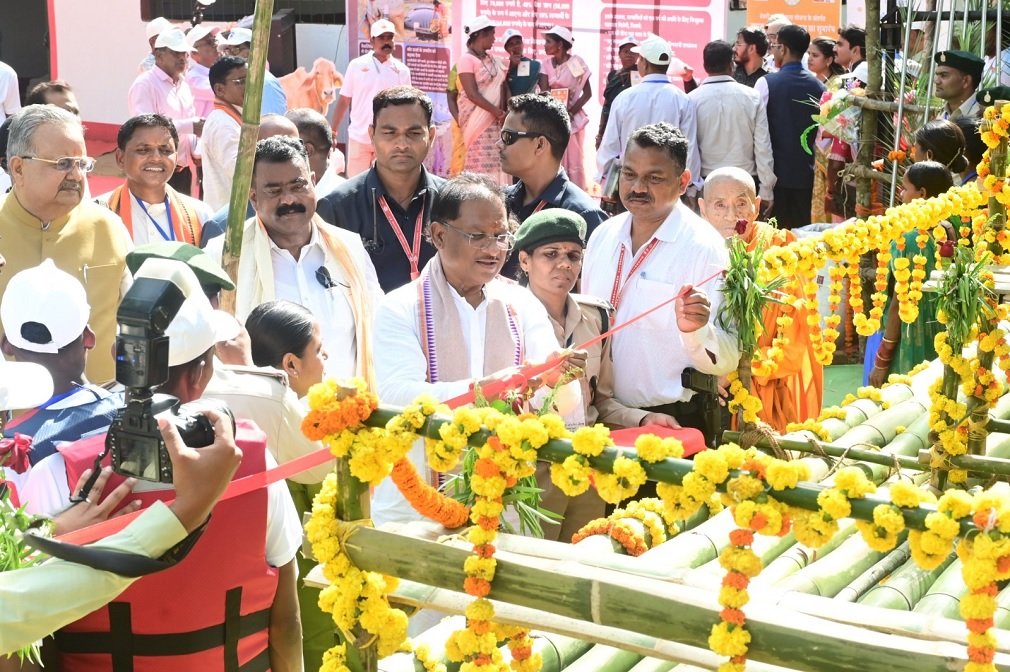 CG NEWS:मुख्यमंत्री ने भोंगापाल में बम्बू राफ्टिंग केंद्र का किया शुभारंभ, महिला समूह को मिला कयाकिंग के लिए सामग्री