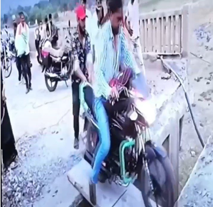 Shahdol News : जिंदगी की कीमत सिर्फ एक लोहे की प्लेट? बाणसागर पुल पर जोखिम भरा सफर, वीडियो वायरल!