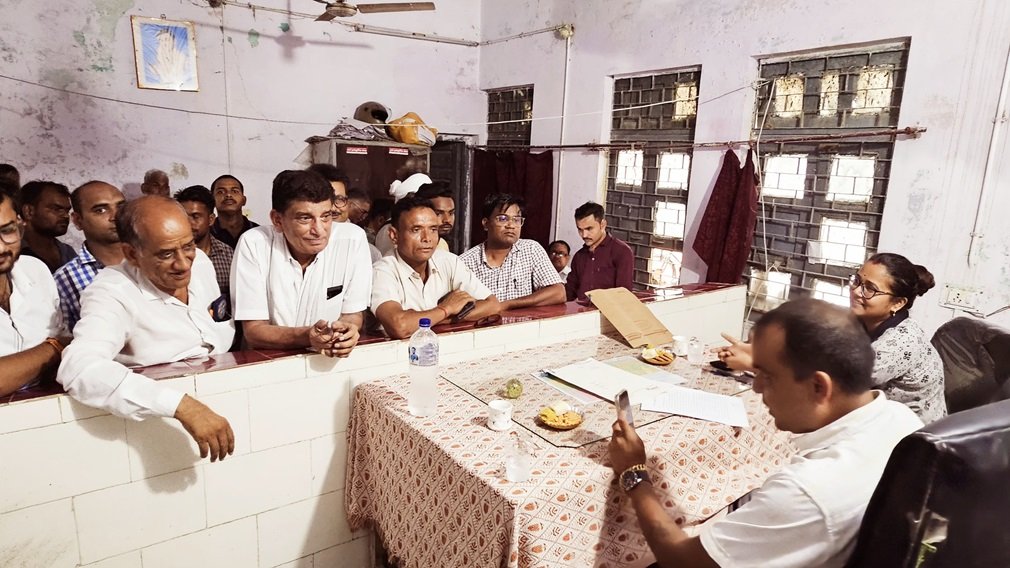 MP NEWS : एसडीएम लहार ने किया मिहोना तहसील का औचक निरीक्षण,शिकायत में मिला शासकीय जमीन को निजी परिवर्तित करने का मामला