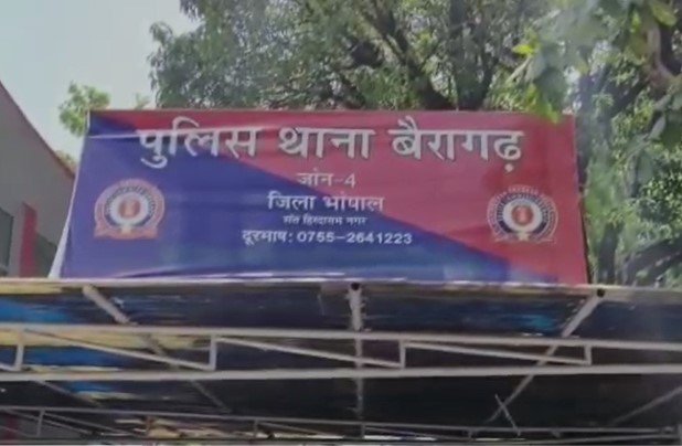 MP NEWS : सनसनीखेज वारदात: दो सगे भाइयों ने वृद्ध दंपति पर पेट्रोल डालकर किया हमला, एक आरोपी झुलसा