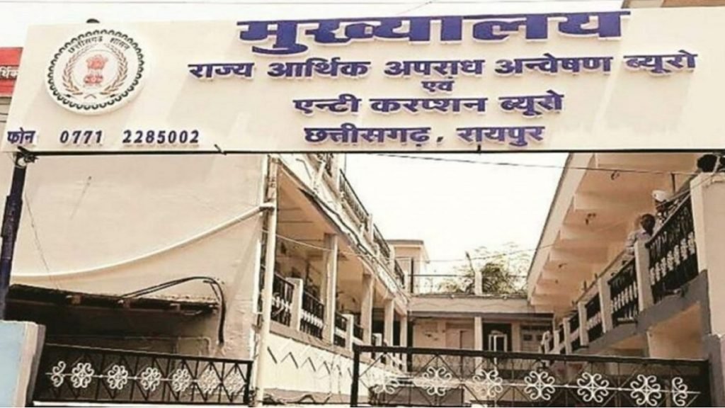 CG News: ACB की छापेमारी में फंसा बिजली विभाग का जेई, निजी गाड़ी में ले रहा था रिश्वत