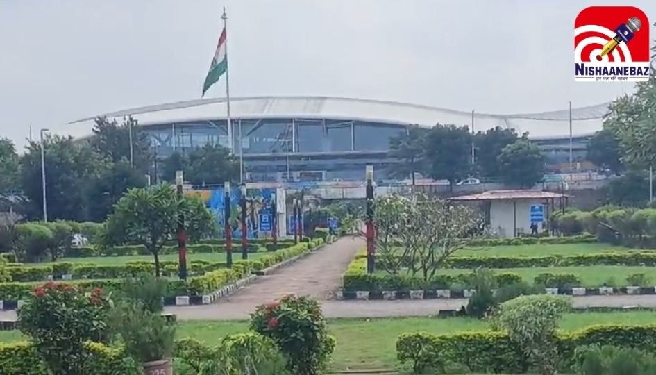 Ahmedabad Plane Crash : प्लेन क्रैश के बाद भोपाल में अलर्ट मोड, एयरपोर्ट अथॉरिटी और प्रशासन की संयुक्त टीम उतरी मैदान में….