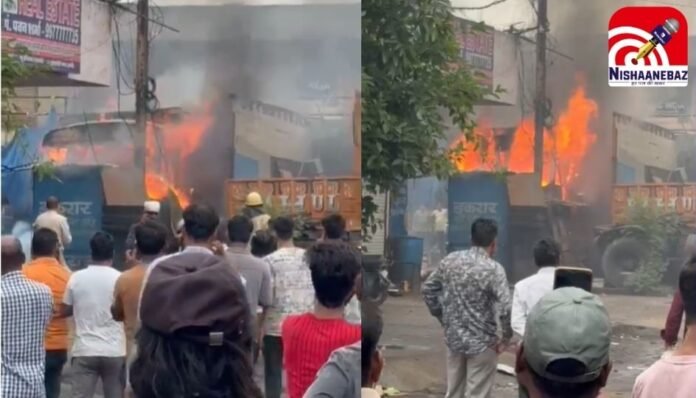 Indore News ट्रक में लगी भीषण आग, दो अन्य ट्रक भी चपेट में आए...Video Viral