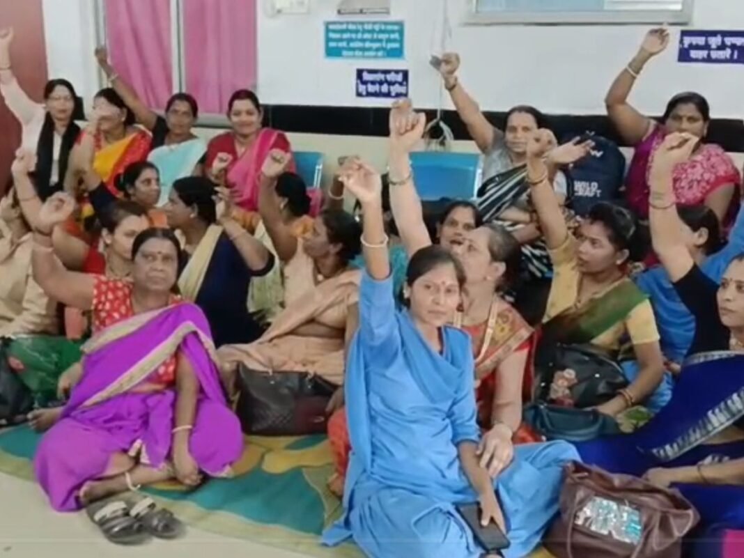 Jabalpur News: जबलपुर की लेडी एल्गिन अस्पताल में हंगामा, सीएमएचओ पर लगाए झूठे आश्वासन के आरोप