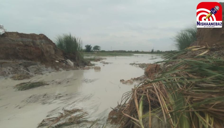 Korba News : तेज बारिश में टूटा CSEB का राखड़ बांध, गांव में घुसा मलबा, दहशत में घर छोड़कर भागे ग्रामीण