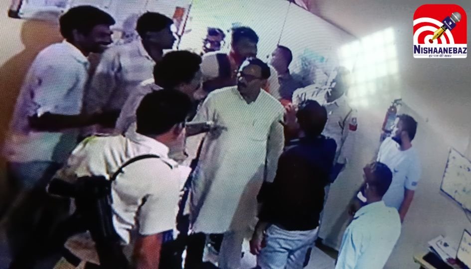 Mandsaur Viral News : पूर्व भाजपा विधायक की टोलकर्मियों से मारपीट का वीडियो वायरल, बहु ने लगाया अभद्रता का आरोप – जांच में जुटी पुलिस