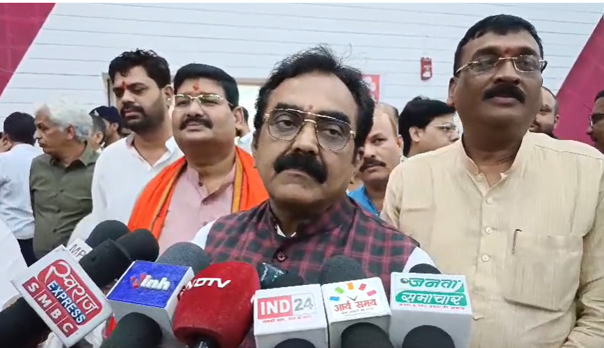 Minister Rakesh Singh