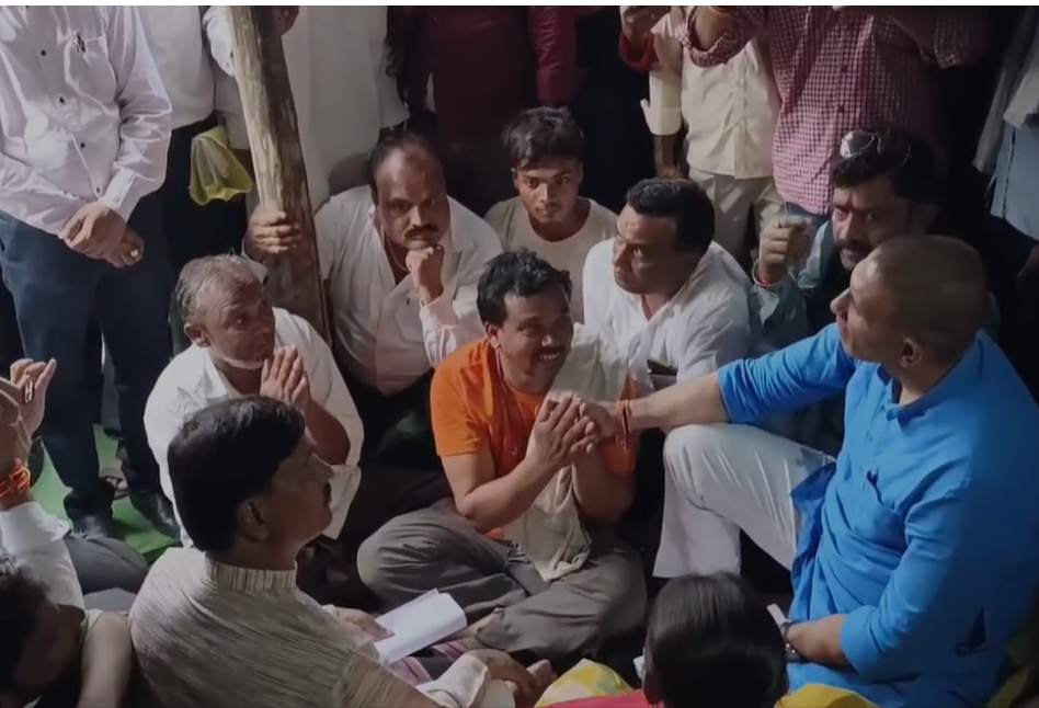 MP NEWS : सागर में PCC चीफ पटवारी परिवार से मिले, जमीनी विवाद में दलित युवक की हत्या, फोन कर बोले- एक बार व्यथा तो सुन लो कलेक्टर साहब