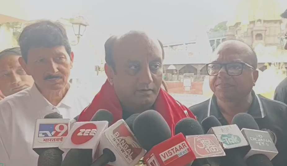 ujjain News :बीजेपी प्रवक्ता सुधांशु त्रिवेदी ने किए महाकाल के दर्शन, आपातकाल पर साधा निशाना