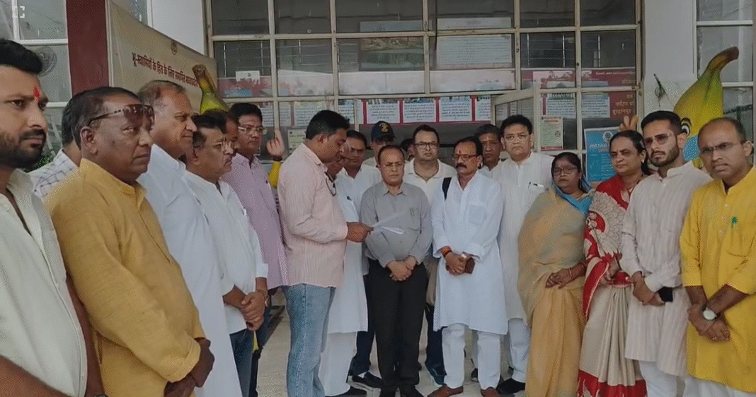 Burhanpur News : बुरहानपुर में कांग्रेस का हल्ला बोल: जीतू पटवारी पर FIR को बताया तानाशाही की हद, प्रेस कॉन्फ्रेंस में जताया विरोध