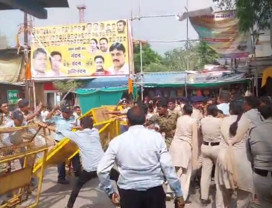 CG NEWS : घरघोड़ा थाने का घेराव: कांग्रेस का बड़ा प्रदर्शन, पुलिस पर लगाए गंभीर आरोप, फर्जी मुकदमे-अनैतिक कार्यवाहियों के खिलाफ सड़कों पर उतरे