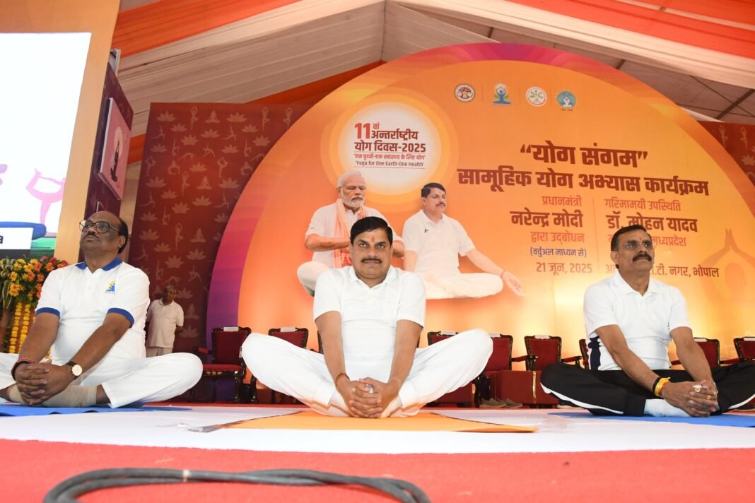 YOGA DAY 2025: मुख्यमंत्री डॉ. मोहन यादव ने वसुधैव कुटुंबकम् की भावना को किया नमन