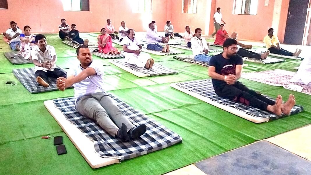 CG NEWS : योग दिवस पर जनप्रतिनिधियों, अधिकारियों व नगरवासियों ने किया योगा