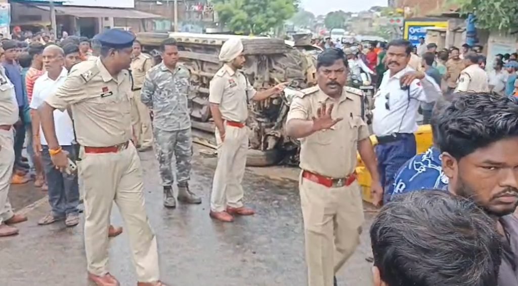 CG Accident News: तेज रफ्तार कार घर में घुसी, दो महिलाओं समेत 4 लोग गंभीर घायल