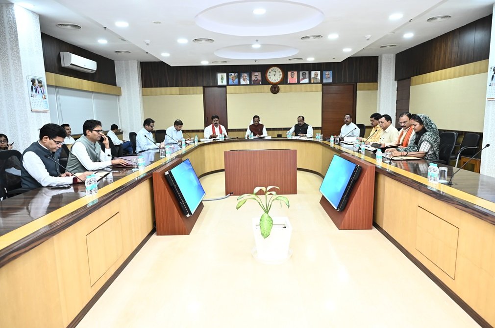 CG BREAKING : छत्तीसगढ़ कैबिनेट की बैठक में लिए गए कई अहम फैसले, किसानों, कर्मचारियों और उद्योगों के हित में बड़ी घोषणाएं