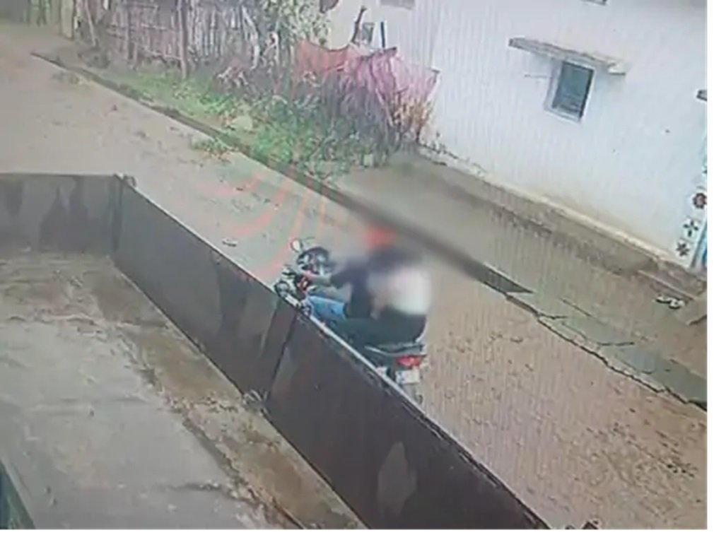 RAIPUR CRIME : खेत में मिली 10वीं की छात्रा की लाश, चाकू और पत्थर से की गई बेरहमी से हत्या, रिश्तेदार पर शक