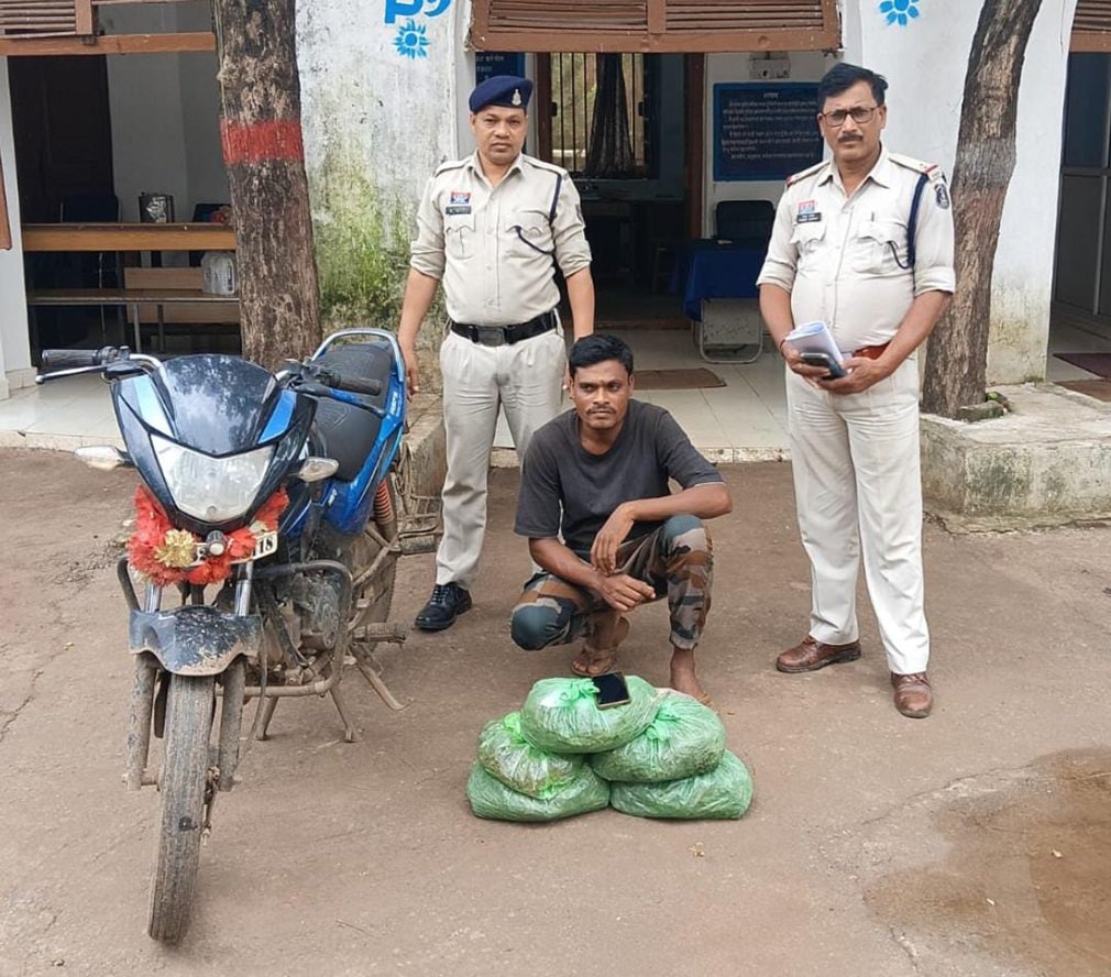 Tilda Nevra : सिमगा पुलिस की बड़ी कार्रवाई: गांजा तस्करी में आरोपी गिरफ्तार, 64 हजार से अधिक का मादक पदार्थ जब्त