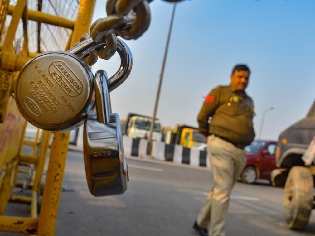 Bharat Bandh : 25 करोड़ कर्मचारियों की हड़ताल कल: बैंकिंग से लेकर परिवहन तक पर असर, क्या खुले रहेंगे बाजार?