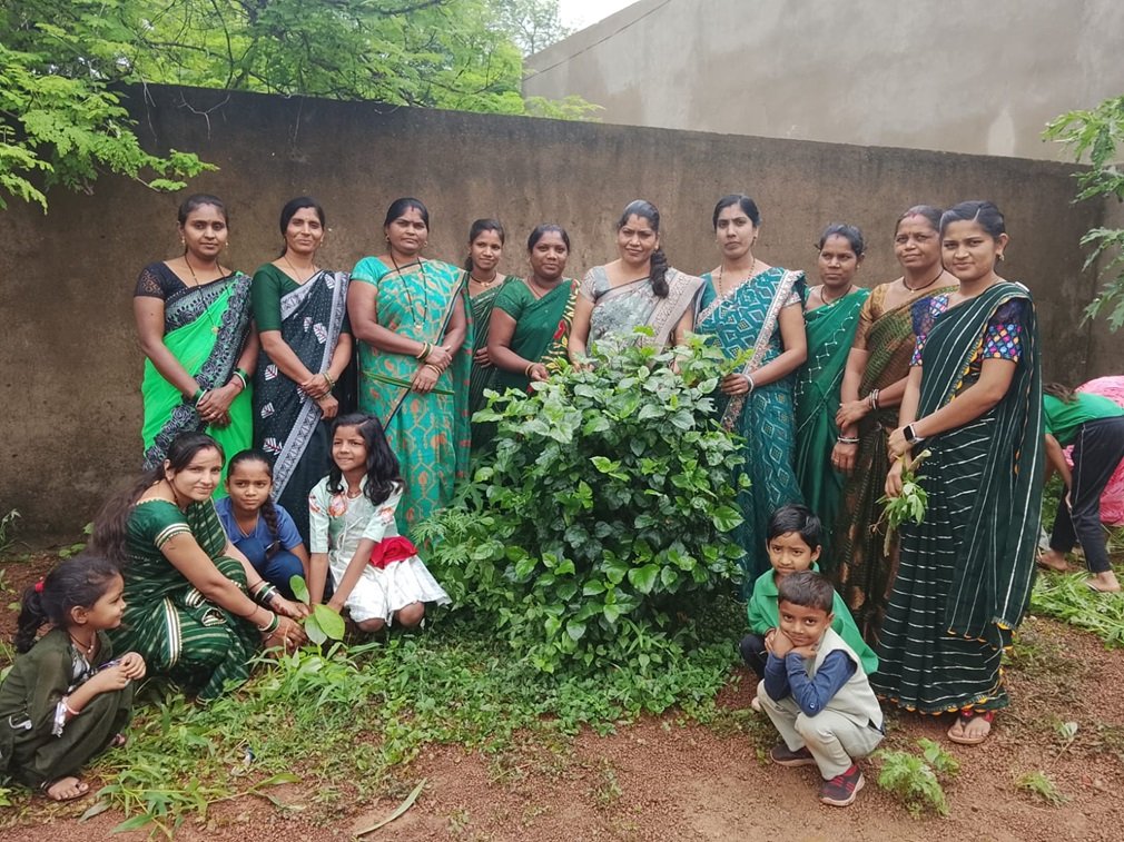 Kharora News : ग्रीन डे के अवसर पर स्वामी आत्मानंद विद्यापीठ, अमेरी में वृक्षारोपण कर पर्यावरण संरक्षण का संदेश