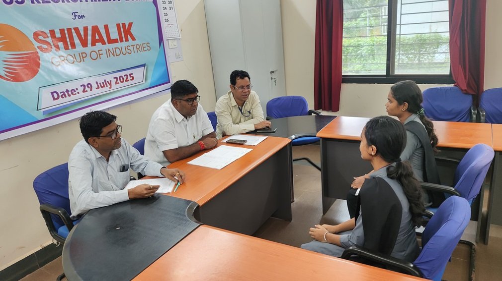 Bacheli News: एनएमडीसी डीएवी आईटीआई भांसी के 43 छात्रों का कैंपस में चयन