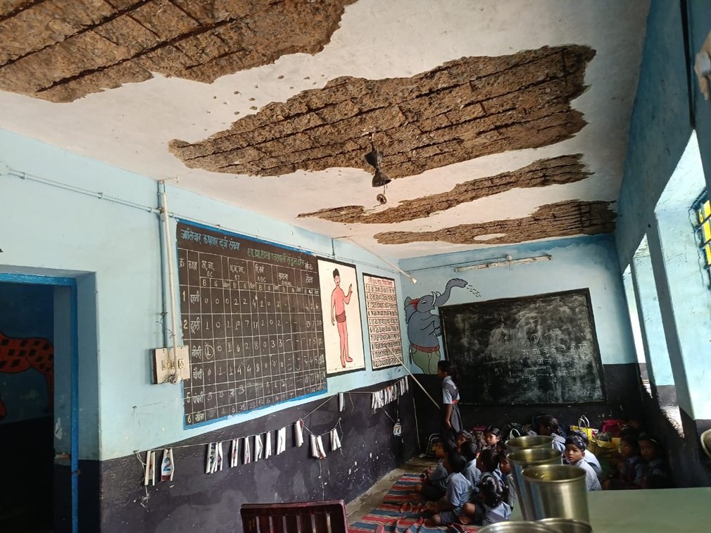 CG NEWS : छत्तीसगढ़ के पतरापाली में मौत को न्योता दे रहा स्कूल भवन, खतरे में नौनिहालों की जान, प्रशासन मौन