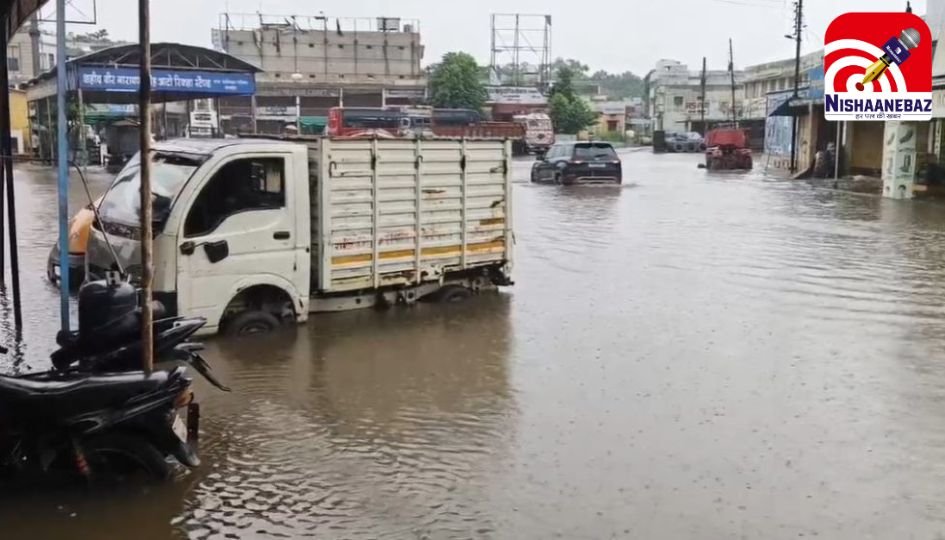 CG News : बारिश बनी आफत, घरों में घुसा गंदा पानी, बस्तियां जलमग्न…