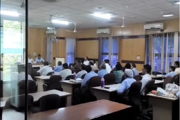 Gwalior news : रेफरल केसों पर स्वास्थ्य आयुक्त सख्त, कहा—अब लापरवाही नहीं चलेगी, मातृ-शिशु मृत्यु दर में लाना होगा सुधार