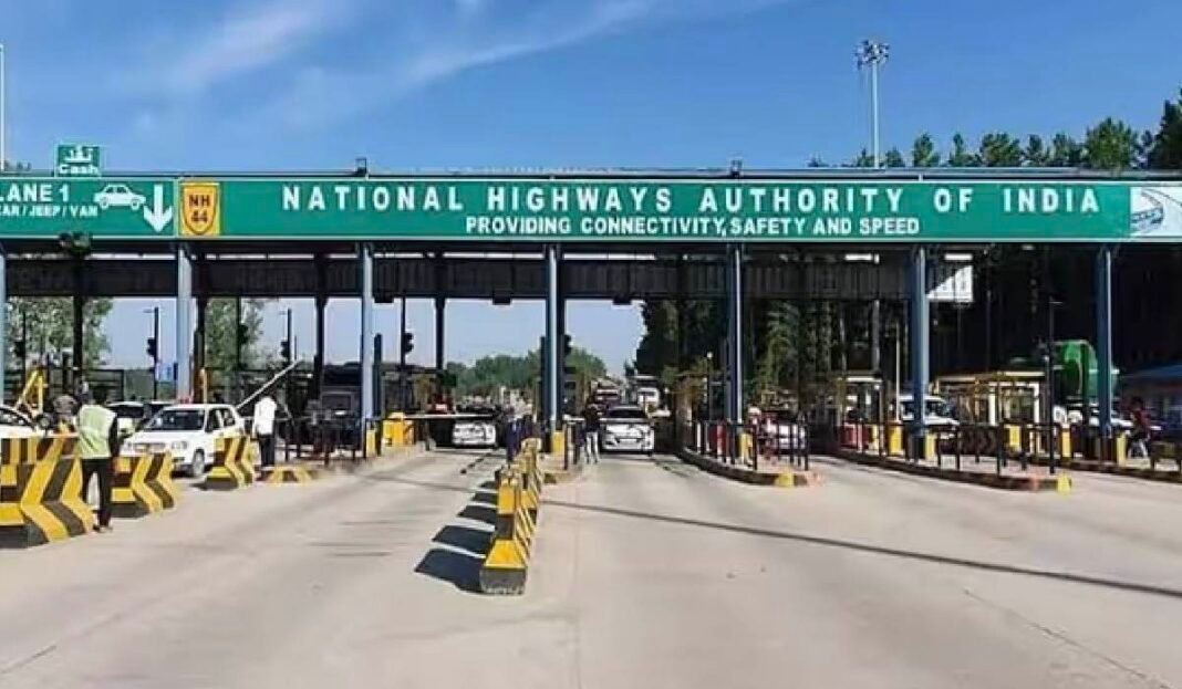 New Rules On Toll Tax : न टोल का टेंशन, न जेब पर टॉर्चर – नया नियम फायदेमंद, मोदी सरकार ने घटाया टोल टैक्स, जानिए नया फॉर्मूला