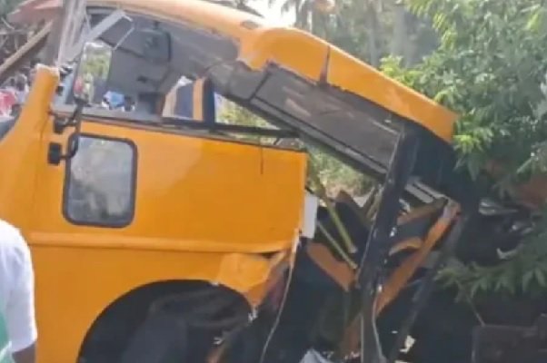Railway Accident : तमिलनाडु में बड़ा रेल हादसा – स्कूल बस को ट्रेन ने मारी टक्कर, 2 बच्चों की मौत, कई घायल