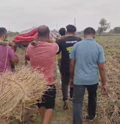 Reva News : सरकार का दम तोड़ता विकास : सड़क ना होने से नहीं पहुंची एंबुलेंस महिला ने बिना उपचार तोड़ा दम