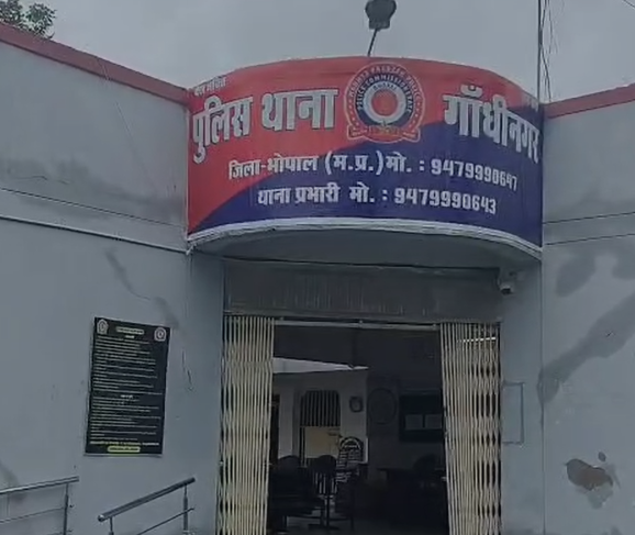 MP NEWS : प्यार के नाम पर जेंडर चेंज करवाया, अब शादी से मुकरा प्रेमी – ट्रांसवुमेन ने लगाया रेप और ब्लैकमेल का आरोप