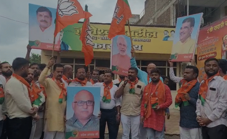 Burhanpur News: भाजपा प्रदेश अध्यक्ष हेमंत खंडेलवाल की नियुक्ति पर बुरहानपुर में जश्न, सांसद कार्यालय में आतिशबाजी, देखें वीडियो