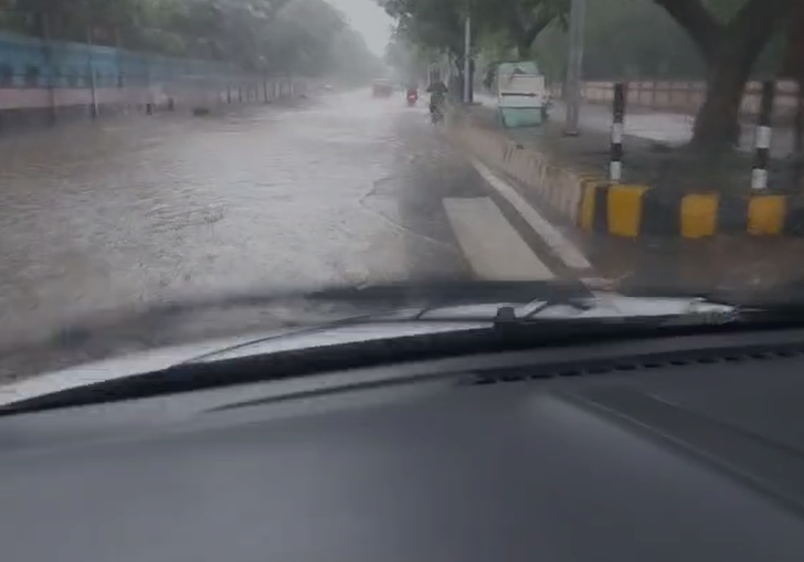 Gwalior News : ग्वालियर में जलजमाव बना जन-जीवन का संकट: VVIP बंगले से लेकर कॉलोनियों तक पानी-पानी, सियासत भी तेज