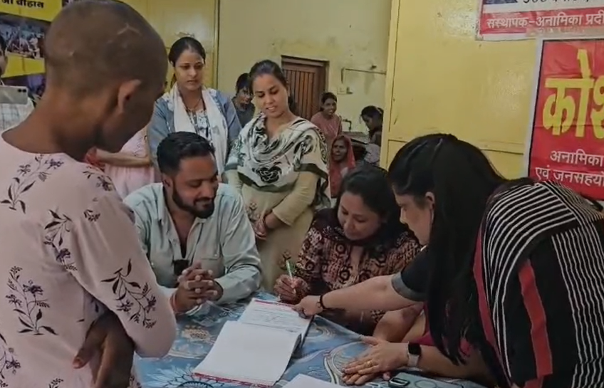 Mandsaur News : घर से बिछड़ी महिला का एक बार फिर करवाया पुनर्वास, आगे से परिवार का ध्यान रखने की सलाह दी