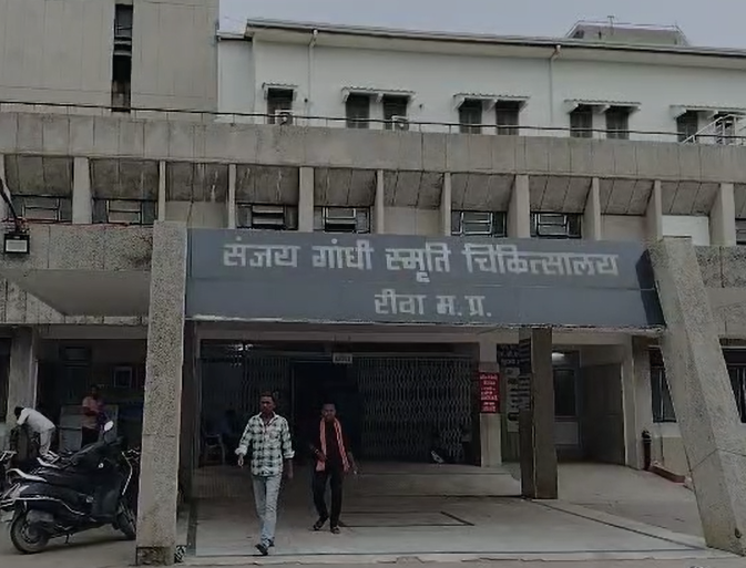 Reva News : सर्पदंश से महिला की मौत, झाड़-फूंक में समय गंवाने से गई महिला की जान