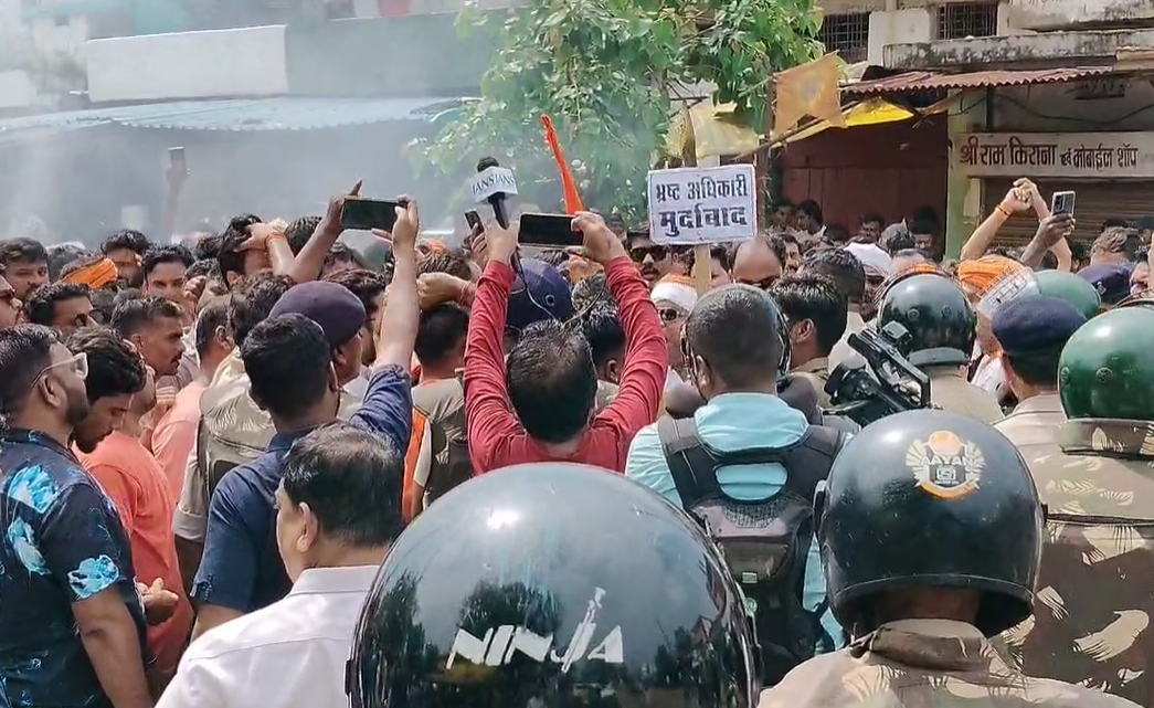 Jabalpur News : मड़ई मस्जिद विवाद ने पकड़ा तूल, एसडीएम का तबादला, हिंदूवादी संगठनों का उग्र प्रदर्शन