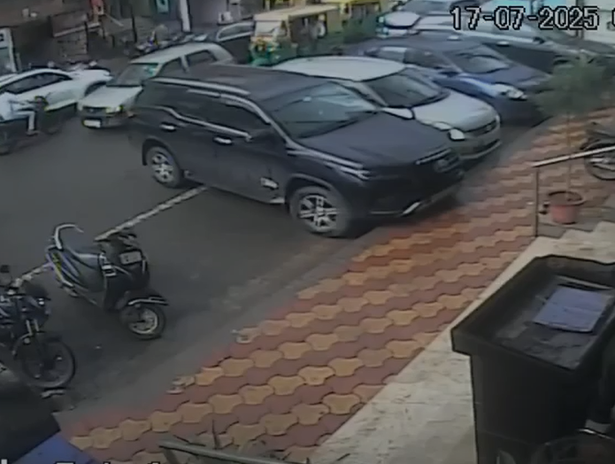 Gwalior News : SI की दबंगई! होटल संचालक से विवाद के बाद बाहर खड़ी कार फोड़ी, देखें वीडियो