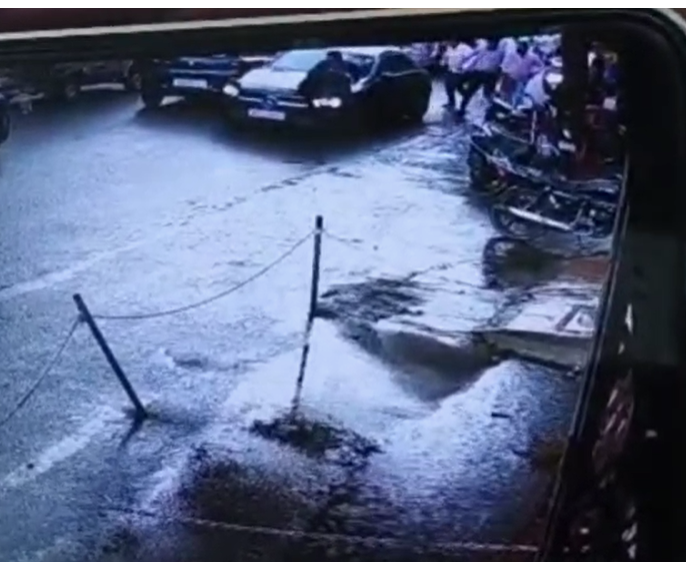 Gwalior News : होटल संचालक और SI में विवाद, कार के बोनट पर लटका युवक; CCTV फुटेज आया सामने