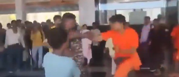 Mirzapur News : मिर्जापुर रेलवे स्टेशन पर कांवड़ियों ने की सीआरपीएफ जवान से मारपीट – तीन आरोपी गिरफ्तार