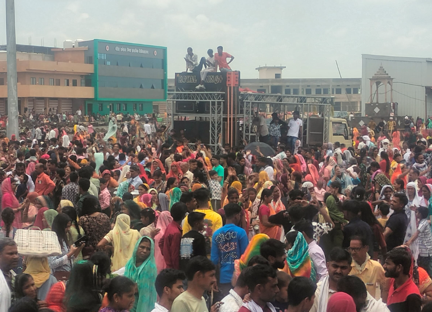 Sehore News : कुबेरेश्वरधाम पर छह अगस्त से पहले ही लगा कावडियों का महाकुंभ, एक लाख से अधिक श्रद्धालुओं ने किया अभिषेक