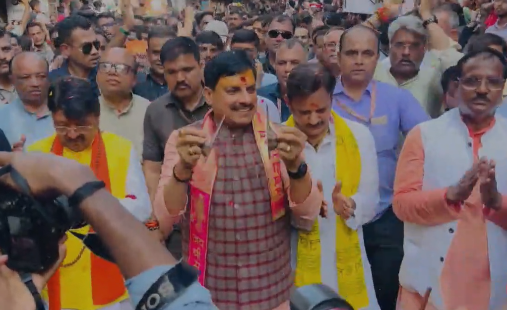 Baba Mahakal : राजा के रूप में नगर भ्रमण पर निकले बाबा महाकाल, चंद्र मोलेश्वर स्वरूप में प्रजा को दिए दर्शन, मुख्यमंत्री ने कही ये बात