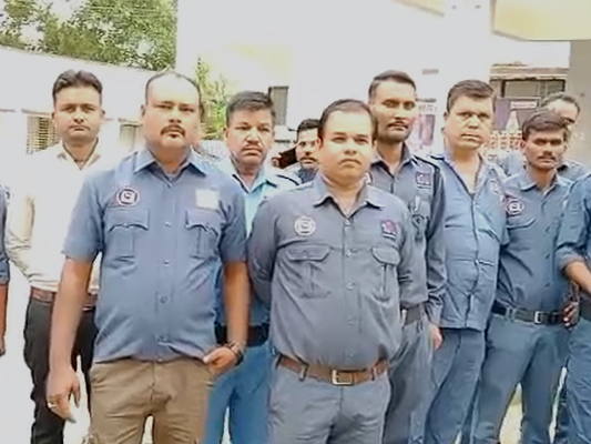 Reva News : डायल 100 के चालकों ने कंपनी के विरुद्ध खोला मोर्चा, ट्रेनिंग के नाम पर 10000 रुपये वसूलने के लगाए आरोप, पायलट बोले 10 साल से चला रहे हंड्रेड डायल, ट्रेनिंग की नहीं जरूरत