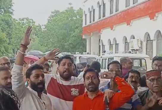 Sehore News : सकल हिंदू समाज ने गणेश मंदिर की घटना को लेकर कलेक्टर के नाम दिया ज्ञापन, अपराधी पर कठोर धाराओं में कार्यवाही की मांग