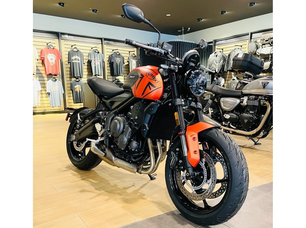Auto News : नए रंग, नया दम! ₹8.49 लाख में लॉन्च हुई 2025 Triumph Trident 660, बनी मिड-वेट सेगमेंट की स्टाइलिश सुपरबाइक