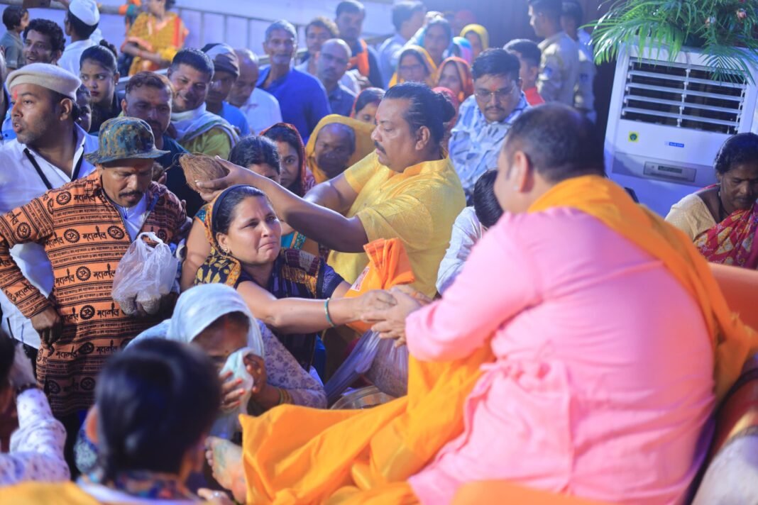 Guru Purnima : गुरु पूर्णिमा पर कुबेरेश्वरधाम में उमड़ा आस्था का समंदर: पं. प्रदीप मिश्रा के प्रवचनों से भक्त भावविभोर, 3 लाख से अधिक श्रद्धालुओं ने ली दीक्षा