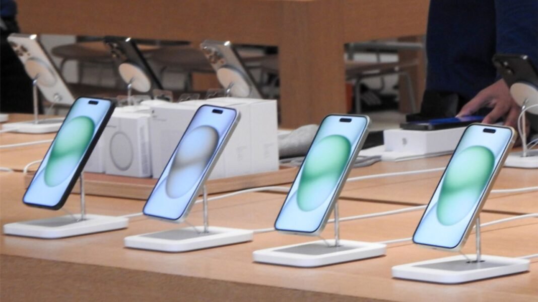 अमेरिका में ‘मेड इन इंडिया’ की दस्तक : स्मार्टफोन एक्सपोर्ट में भारत ने चीन को पछाड़ा, हर दो में से एक फोन भारतीय