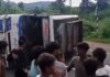 Jharkhand News : हजारीबाग-कोडरमा हाईवे पर बड़ा हादसा-टायर फटने से बस पलटी, ड्राइवर भागा, 40 से ज्यादा यात्री घायल nishaanebaz.com