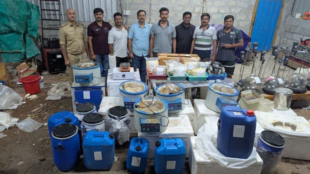 Anti Narcotics Cell : 390 करोड़ की ड्रग्स फैक्ट्री का पर्दाफाश, साकीनाका पुलिस की बड़ी कार्रवाई
